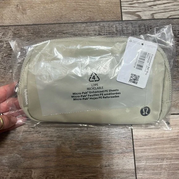 NEW LULULEMON EVERYWHERE BELT BAG RAW LINEN - Picture 6 of 8